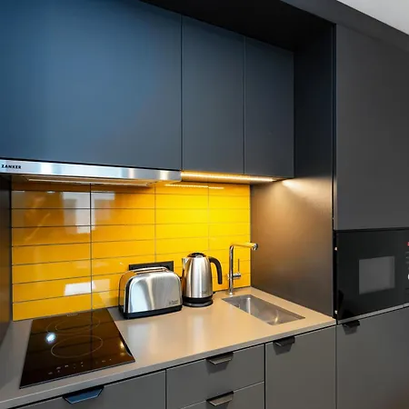 Staycity Frankfurt Airport Aparthotel 4*