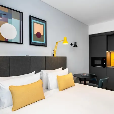 Staycity Frankfurt Airport Otel 4*