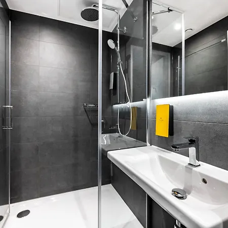 Staycity Frankfurt Airport Lejlighedshotel 4*