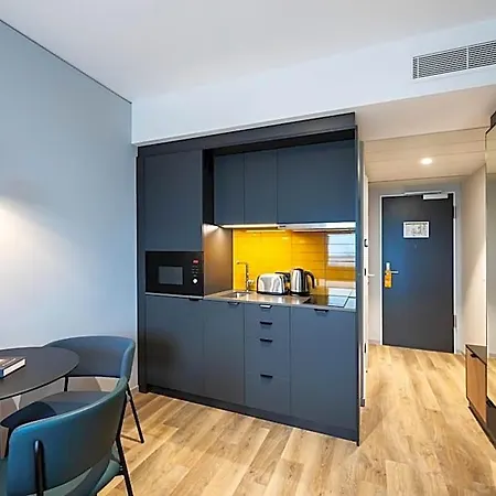 호텔 Staycity Frankfurt Airport 4*