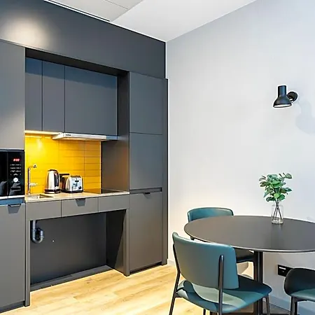 Staycity Frankfurt Airport 4*