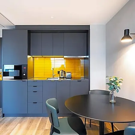 Staycity Frankfurt Airport 호텔 4*