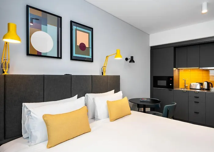 Staycity Frankfurt Airport Hotel 4*