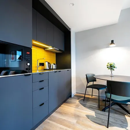Отель Staycity Frankfurt Airport 4*