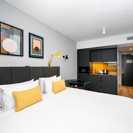 Staycity Frankfurt Airport Apart Otel 4*